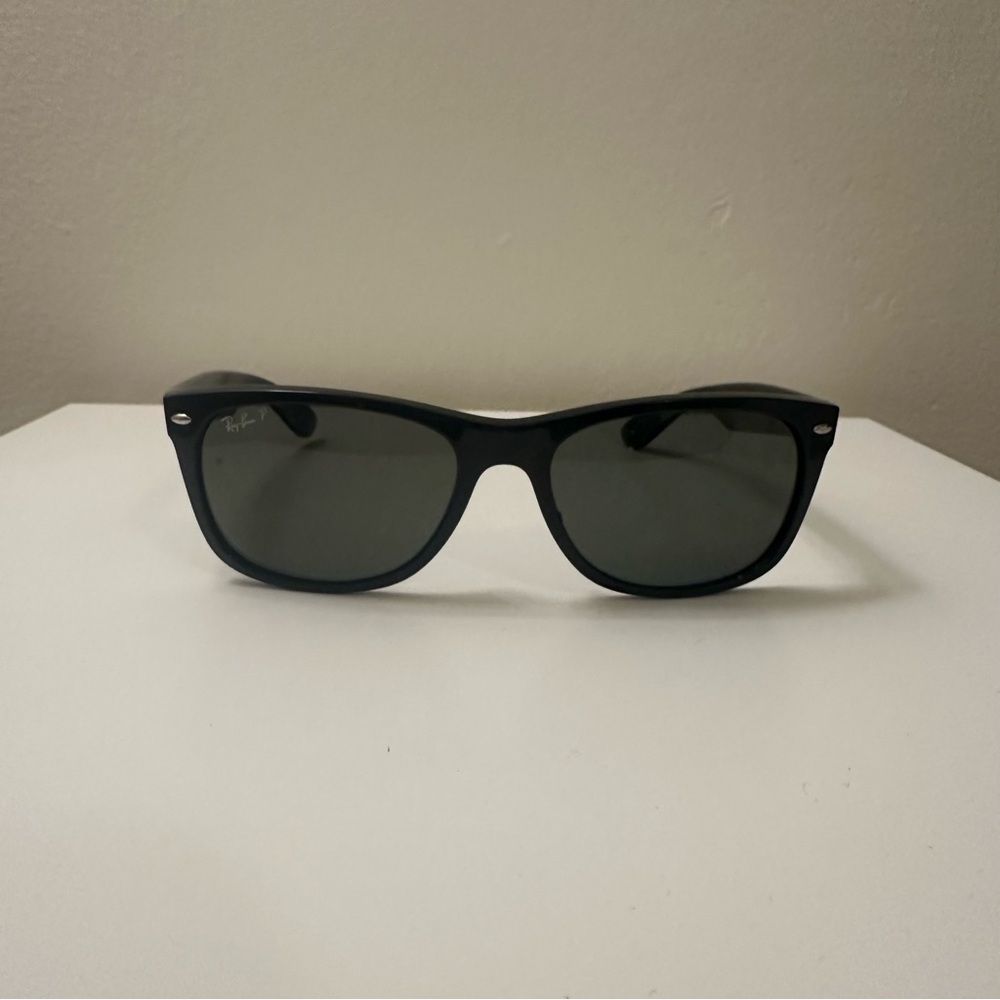 Ray-Ban Wayfarer Polarized Black Sunglasses